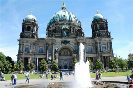 <a style='color:#2f2f2f;cursor:pointer;' href='/'>德國移民</a>柏林城市，上學參考大學一覽