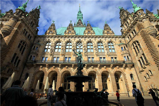 德國漢堡內(nèi)你想象不到的全民狗狗搜救犬！