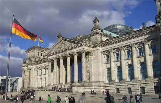 辦理<a style='color:#268bd1;cursor:pointer;' href='/qzlx.html'>德國留學</a>,德國教育優(yōu)勢解讀! 辦理德國留學,德國教育優(yōu)勢解讀!