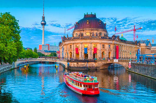 1682585903105892.jpg berlin-boat.jpg